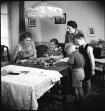 Producing a Smyrna carpet, 1951.