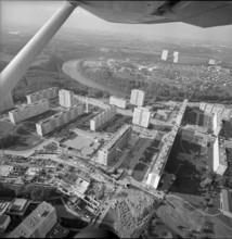 Geneva: new-built satellite town Le Lignon; 1971.
