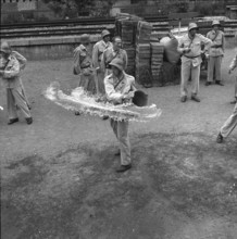 Civil defense course in the Sihlhölzli, 1959.