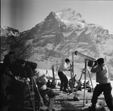 Touristen at kleine Scheidegg; 1957.
