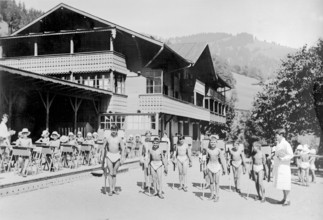 Leysin: boys in open-air school in a sanatorium.