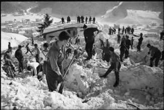 Silenen, search for avalanche victims; 1968.
