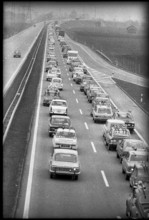 Line of cars on the N3, 1975.