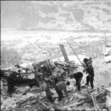 Avalanche in the Montafon valley, clearing work; 1954.