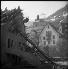 Avalanche in Andermatt; Restaurant 3 Könige, clearing work after thaw; 1951.