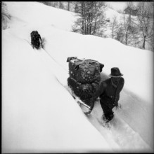 Danger of avalanches in Innerthal, Wägital, evacuation; 1952.