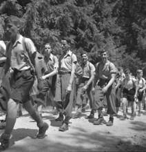 Volunteer pre-instruction; kit march; 1943.