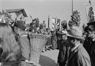 Winegrower's festival in Mont-sur-Rolle, 1971.