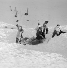 Piste surveillance helps injured skier.