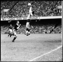 WC qualifier 1957: Switzerland - Scotland; keeper Parlier.