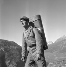 Heidenwein: winegrower with wine tub, 1956.