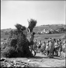 The population of a winegrower village prepares the national holiday celebration.