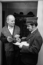 Pensioner receives AHV.