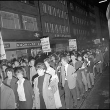 Protest against  Der Stellvertreter ; play by Rolf Hochhuth; 1963.