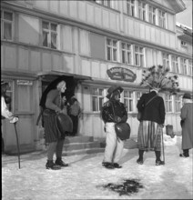 Silvesterchlausen in Urnaesch, 1945.