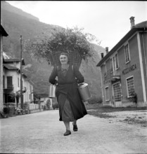 Woman with backpack basket, Bosco Gurin 1941.