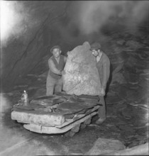 Slate mine in Termen, Valais, workers in the gallery; 1946.