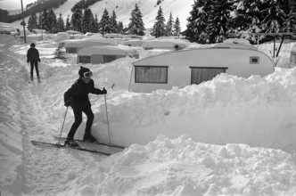 Skiing at the winter camping on Col des Mosses, 1966.