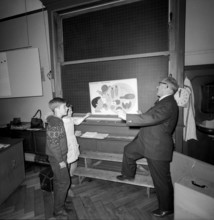 Zurich, school children learn the correct way of dental care; 1961.