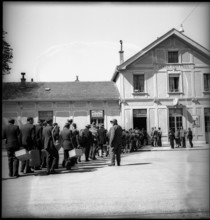 French refugees return home; 1945.