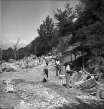 Valais, Workers in the Saxon tuff quarry; 1947.