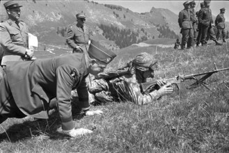 US-army delegation visiting maneuvre, Aigle 1964.