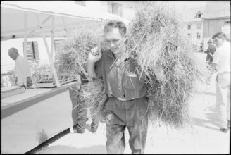 62nd Marché-Concours Saignelégier, hay carrier, 1965.