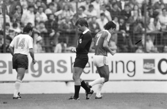 Football WC 1982: Germany - Chile; Swiss referee Bruno Galler.