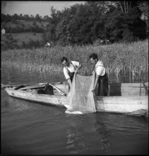 Fishermen on Lake Zurich around 1945.
