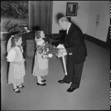 Children presenting flowers to Federal president Hans Streuli; 1956.