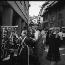 Women buying aprons, market in Lenzburg 1966.