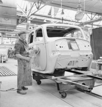 Factory worker; coachwork; assembly hangar; General Motors 1946.