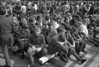Girs and boys at Glarus voter's meeting 1972.