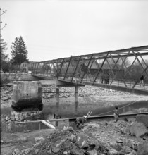 Displacement of an iron bridge; 1967.