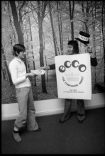 Blick ice hockey campaign 1974: Handing over of cheques.