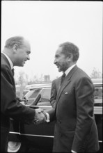 Director Ruckstuhl Emperor Haile Selassie at the Expo in Lausanne, 1964.
