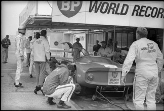 That day Jo Siffert and his team set 5 world hour records.