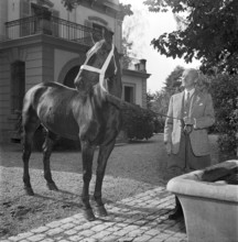 General Guisan and horse Nobs, 1954.