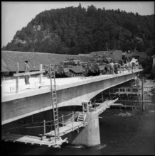 Gümmenen; new built bridge, load test; 1959.
