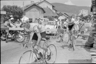 Tour de Suisse 1969: Closed railroad crossing.