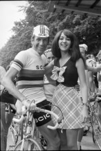 Tour de Suisse 1969: Winner Vittorio Adorni with maid of honour.