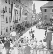 Charlotte and Felix of Luxembourg driving through Solothurn, 1947.