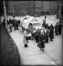 WW 2: Zurich workers donate for war victims in Lyon (France), 1944.