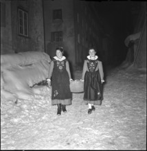 Young women on their way to the boy raffling in Ardez, 1941.