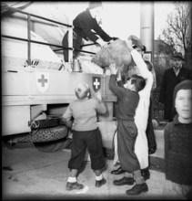 WW 2: Zurich workers donate for war victims in Lyon (France), 1944.