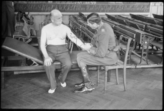 Checkup, recruitment; 1940.