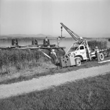 After WW 2: preparation to recovery of a US bomber, Greifensee 1953.