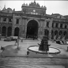 WW 2: air raid warning, main train station, Zurich 1939.