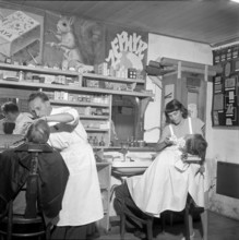 Shave at the barber's at the building site of Oberaar power station 1951.