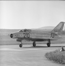 Army testing Dassault MD 452 Mystère IV A, Kloten 1956.